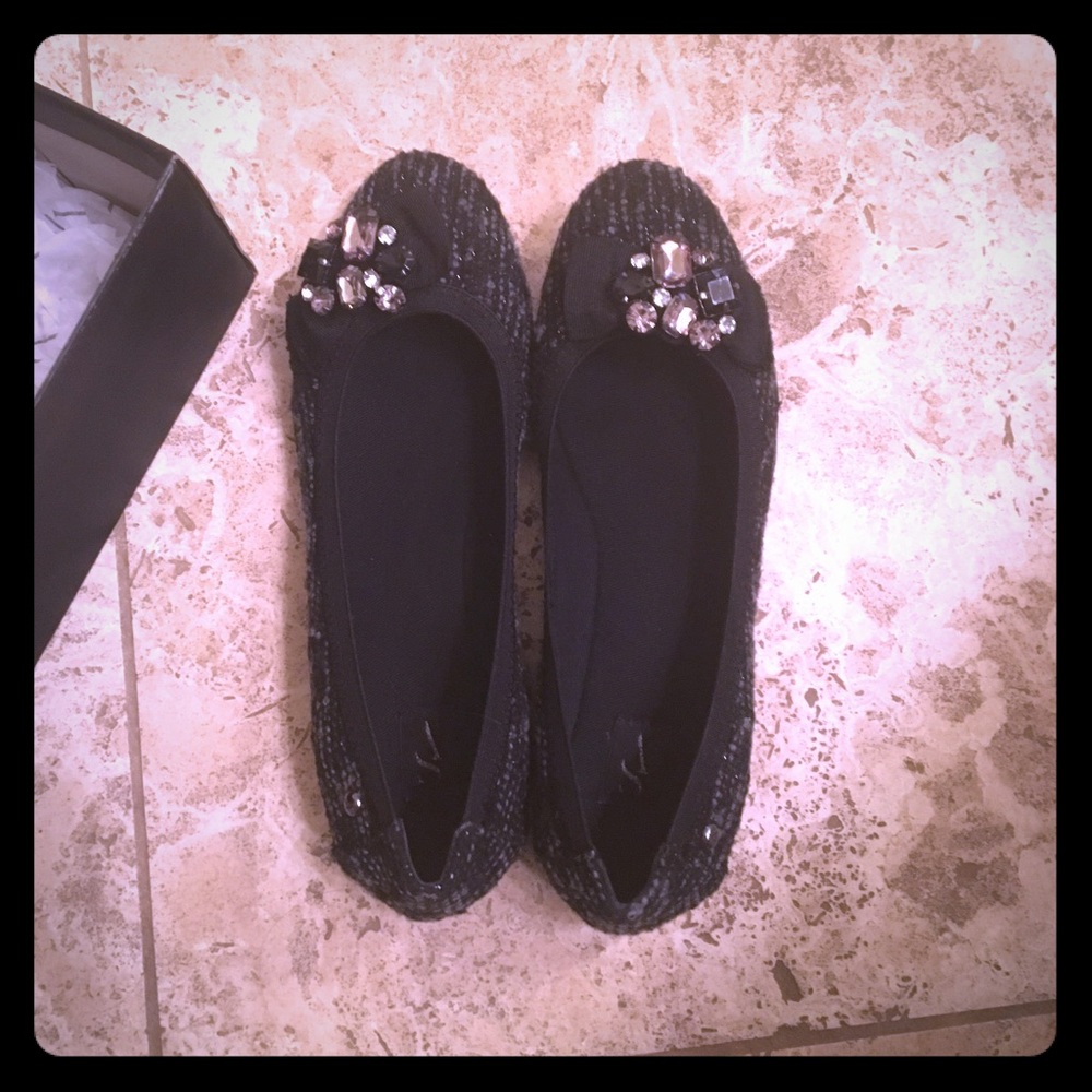 Simply Vera Wang black flats